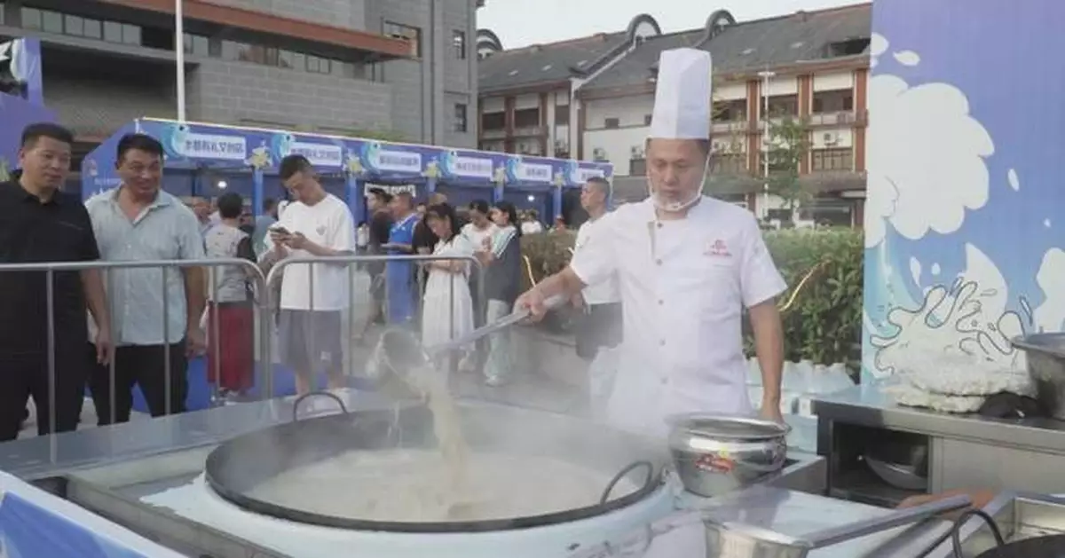 Fish head soup, football game spice up summer for consumers in central China's Danjiangkou