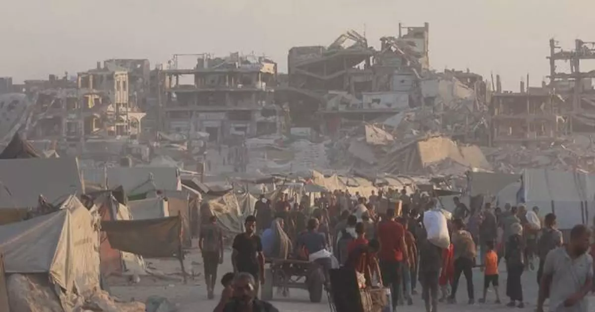 Women, children risk lives for supplies in northern Gaza