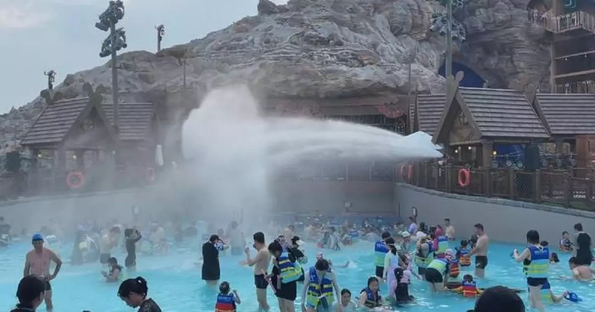 Shanghai's cooling resorts enjoy great popularity in summer heat