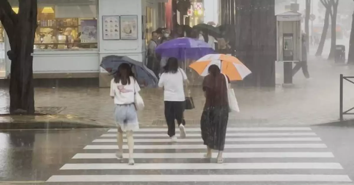 Macao, Hong Kong issue highest-level rainstorm warnings