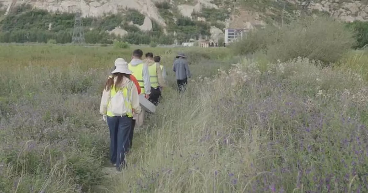 Inspiring young scientists unlock secrets of Xizang's alpine wetlands