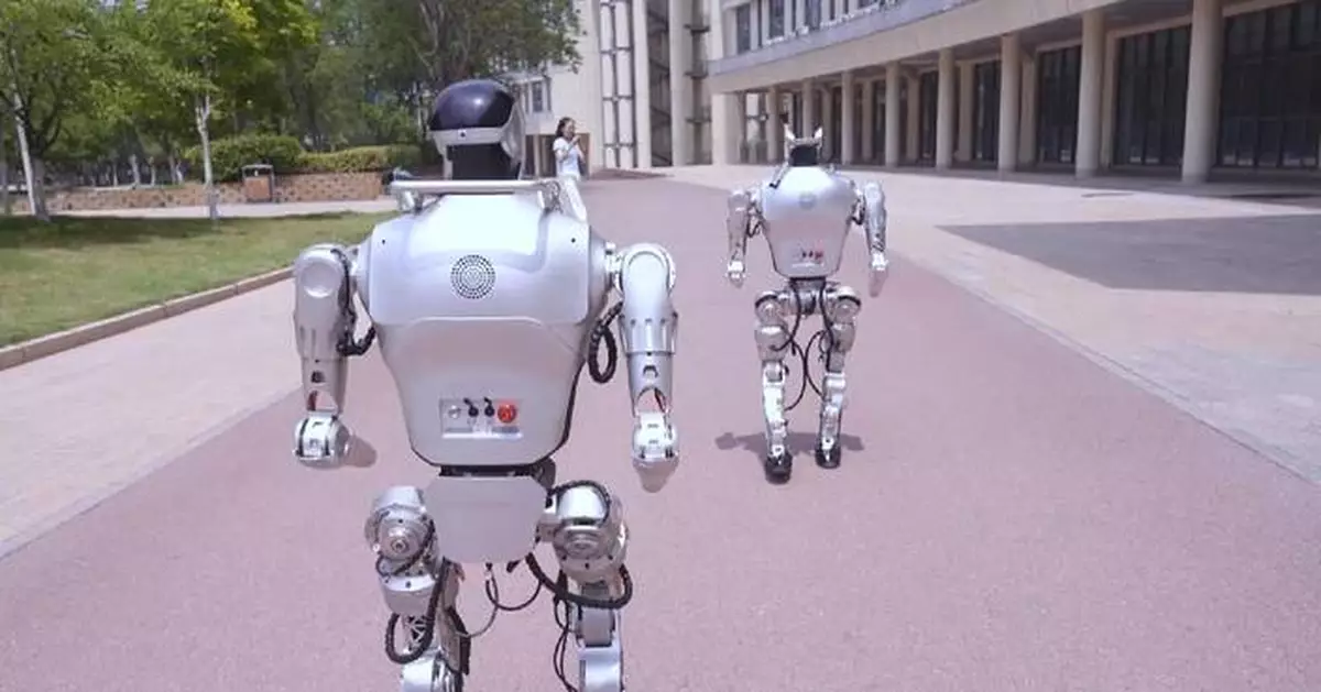 Chinese teams prepare for relay events at World Humanoid Robot Games