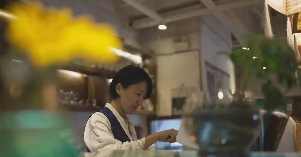 Family-run café charms visitors with fusion of traditional Tibetan flavors