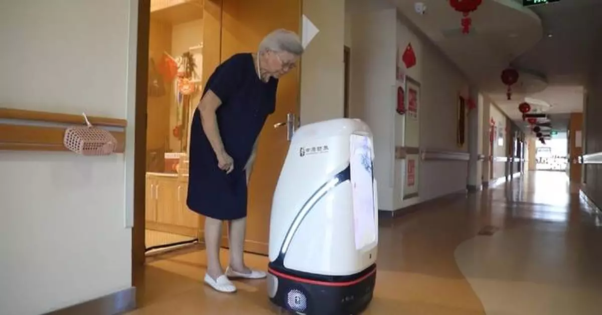 China advances AI, robotics in elderly care services