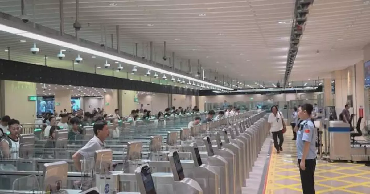 Zhuhai-Macao border sees 22 million passenger trips during summer vacation