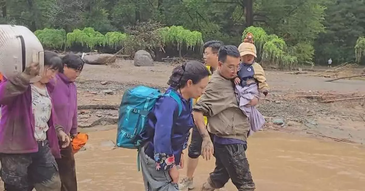 Xi urges all-out rescue efforts following mountain torrents in Gansu