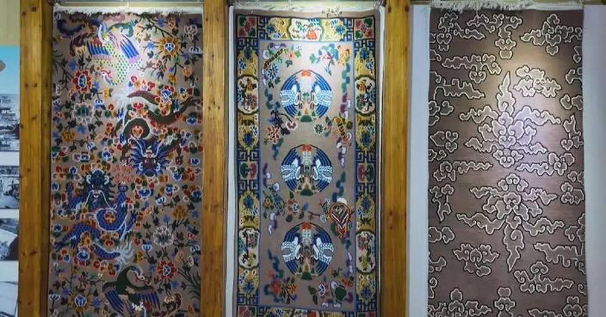 Tibetans boost income through innovative carpet weaving