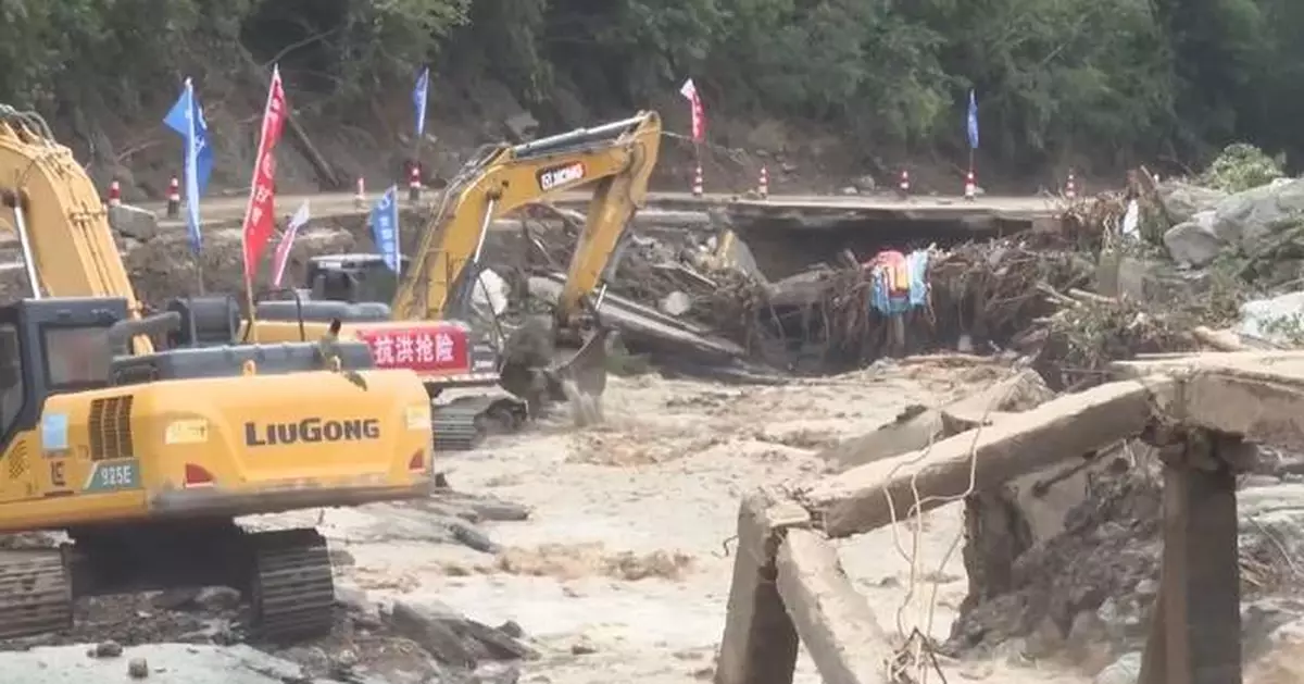 Emergency teams work around clock to repair flood-damaged highway in Gansu
