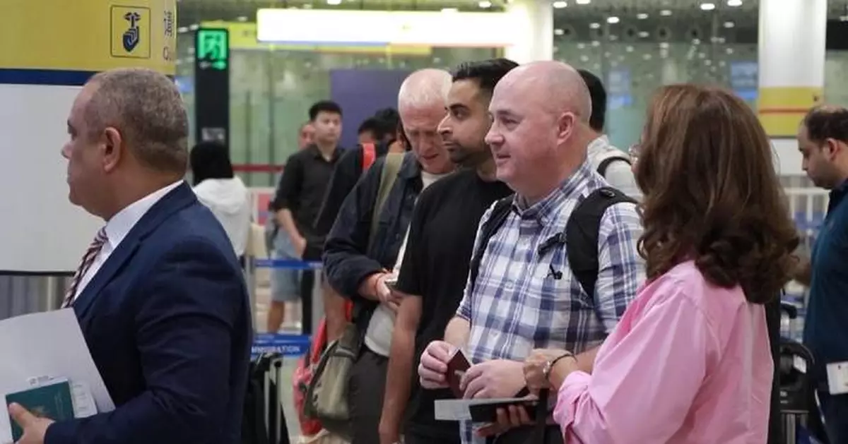 Int'l tourists surge as China expands visa-free policies