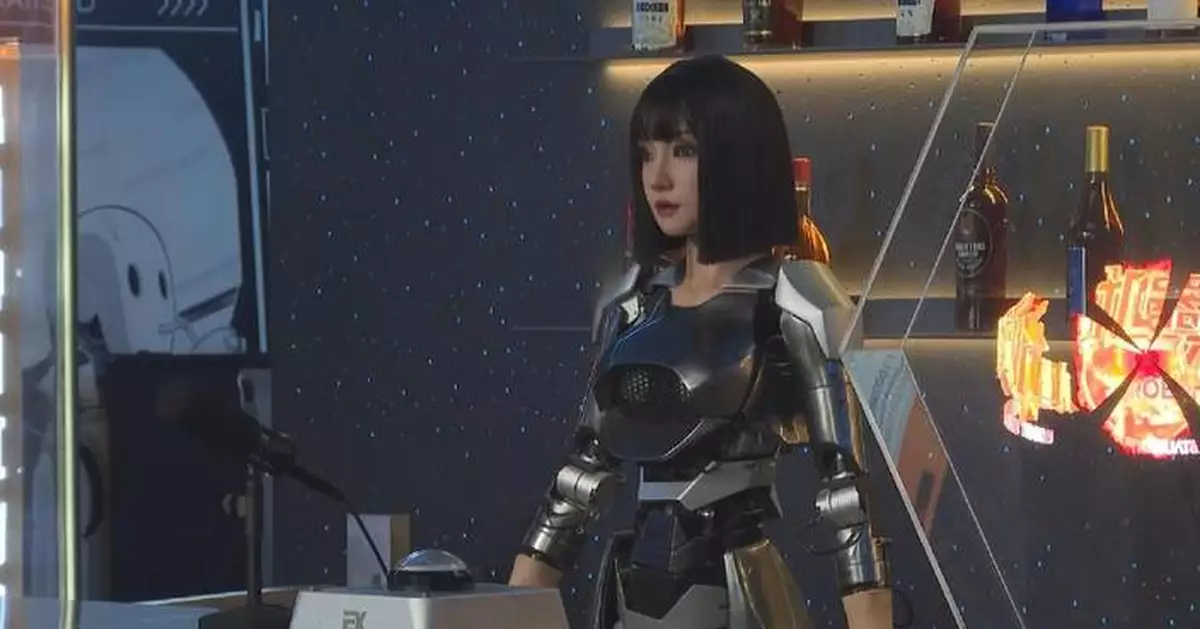 Robot restaurant, 4S store offer sci-fi movie experiences for visitors in Beijing