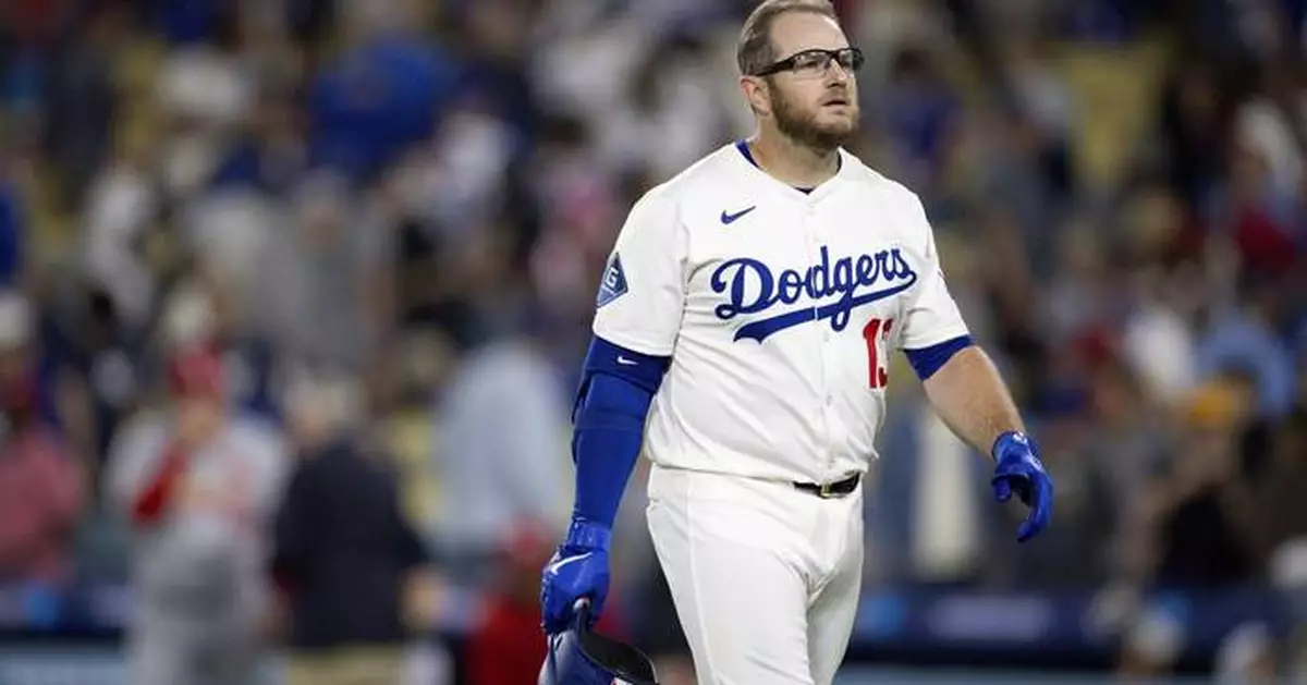 Dodgers' Max Muncy lands on IL again with oblique strain