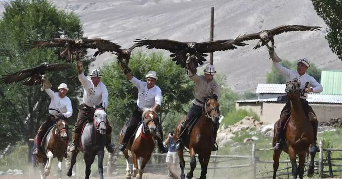 Photos from Kyrgyzstan show traditional hunters with eagles at the Salbuurun festival