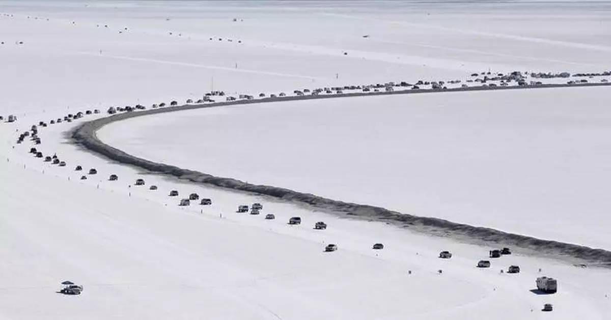 Driver attempting to set a record at Utah’s Bonneville Salt Flats dies after losing control