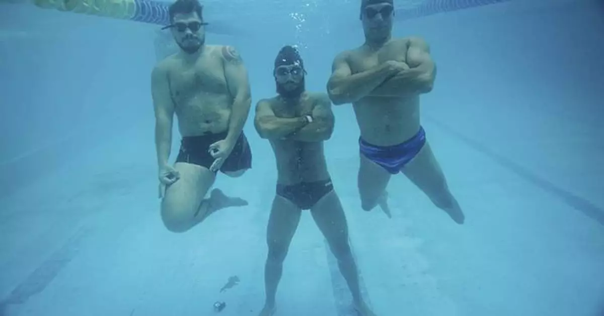 Ukrainian veterans' inspiring Bosphorus swim on Independence Day, in photos