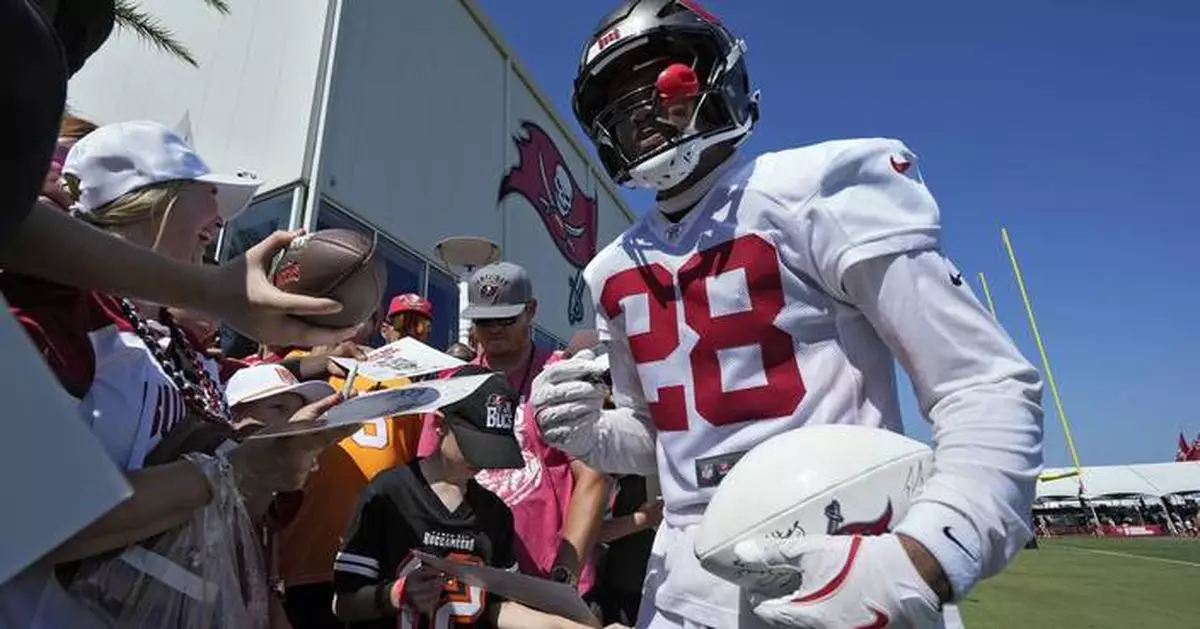 Shilo Sanders makes his presence felt in his debut with the Tampa Bay Buccaneers