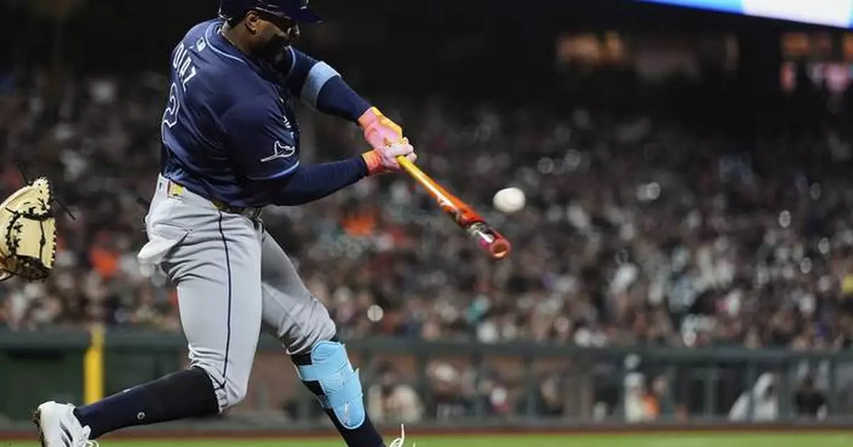 Yandy Diaz singles in the deciding run in the 9th in the Rays' 7-6 victory over the Giants