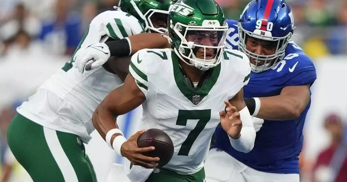 Fields on Jets' passing game: 'We're fine with 8-yard completions' and tiring defenses with runs