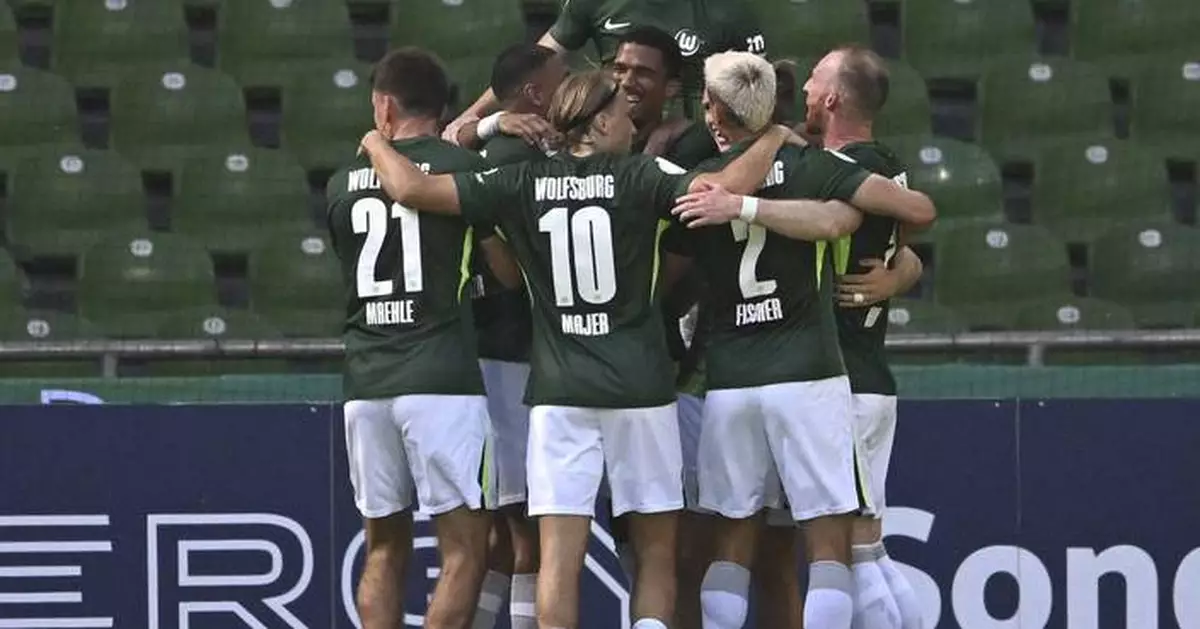 Luis Díaz scores for Bayern to win German Supercup on his debut