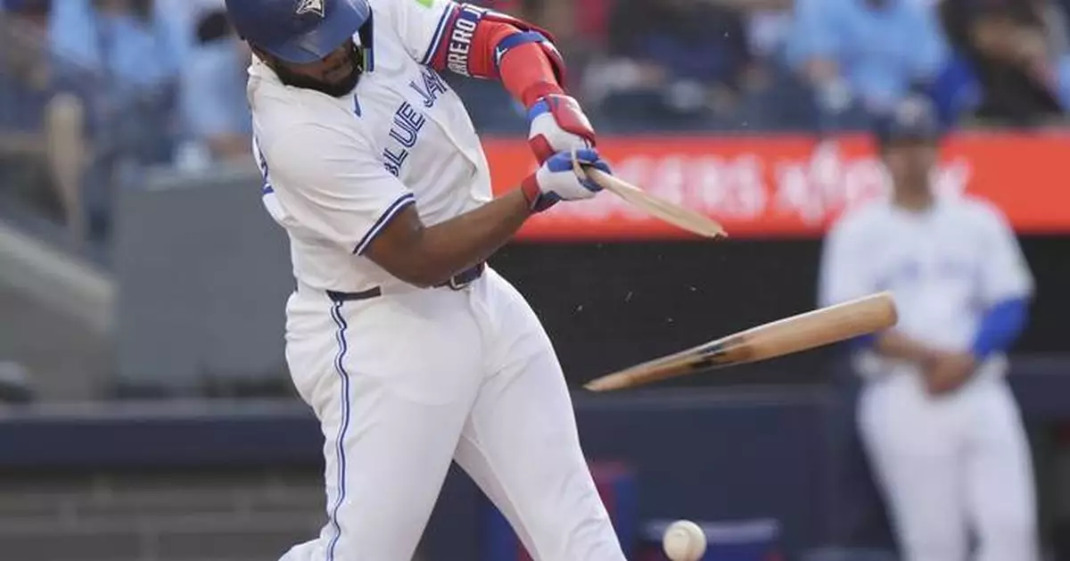 Chourio and Yelich hit back-to-back HRs off Hoffman in the ninth as the Brewers beat the Blue Jays