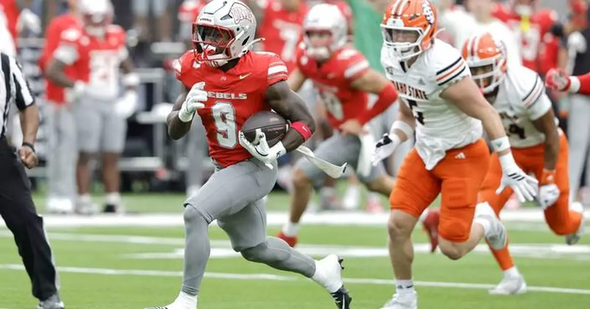Jai'Den Thomas scores 3 TDs and UNLV holds off Idaho State 38-31 in Dan Mullen's debut as coach