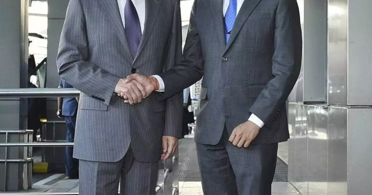 Signs of thaw as the Indian and Chinese foreign ministers meet in New Delhi