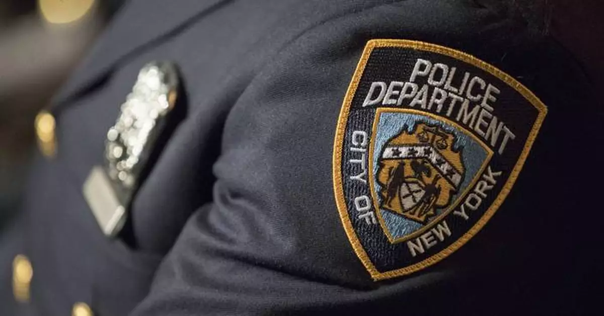 Off-duty NYPD officer fatally shoots man on Staten Island pointing fake gun