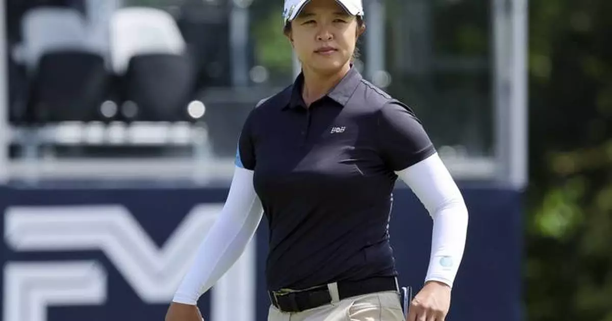 Miranda Wang rides a hot putter on rain-softened course and builds 3-shot lead on LPGA