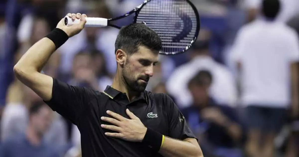 Novak Djokovic shakes off a back problem and reaches the 4th round of the US Open at 38