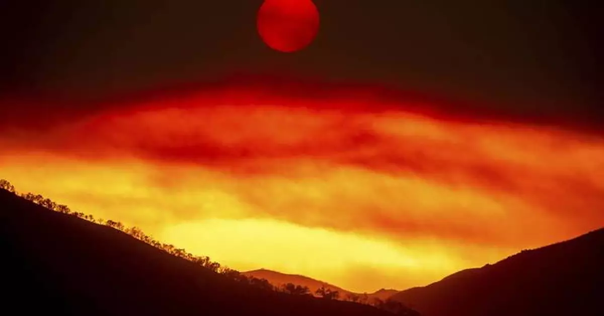 Massive central California wildfire threatens more than 800 structures and leaves 3 injured