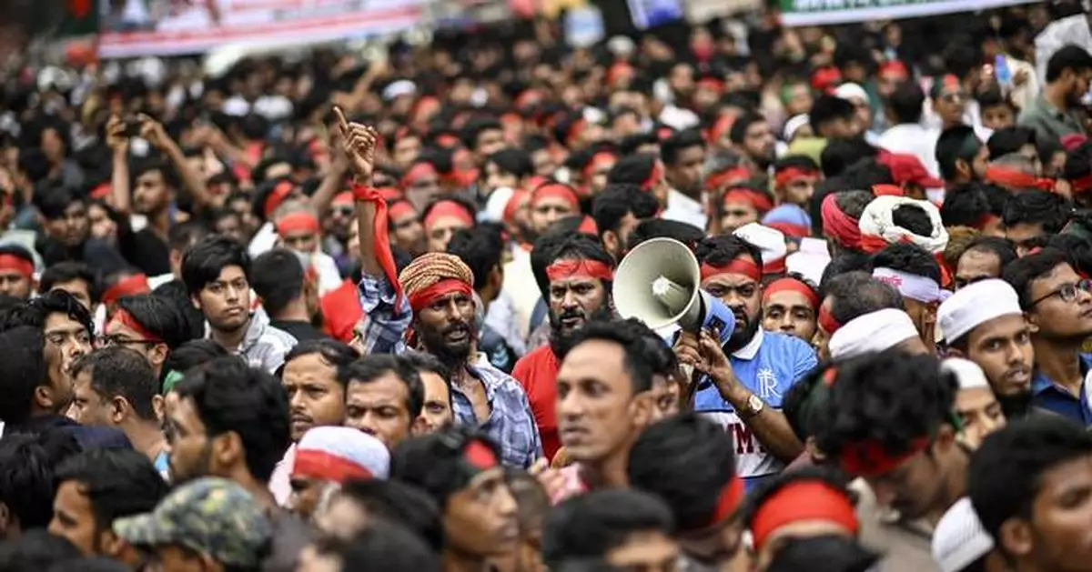 Students rally in Dhaka, pledge to build a 'new Bangladesh' amid political uncertainty