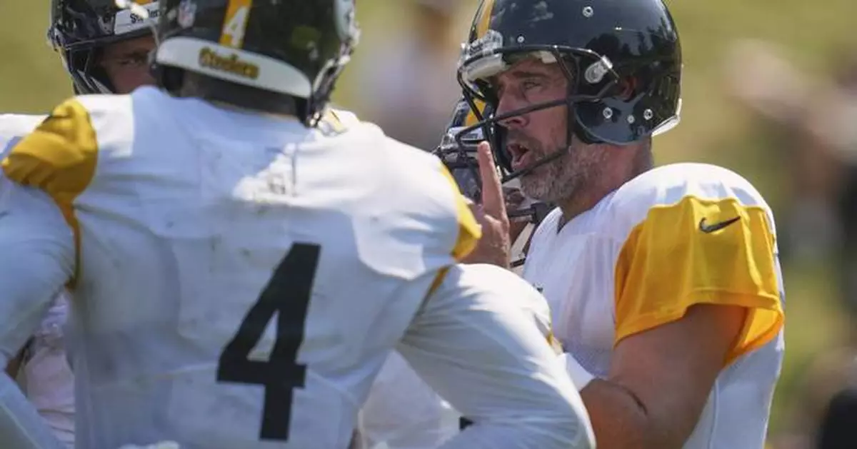 Steelers' Aaron Rodgers eager for helmet switch: 'It looks like a spaceship'