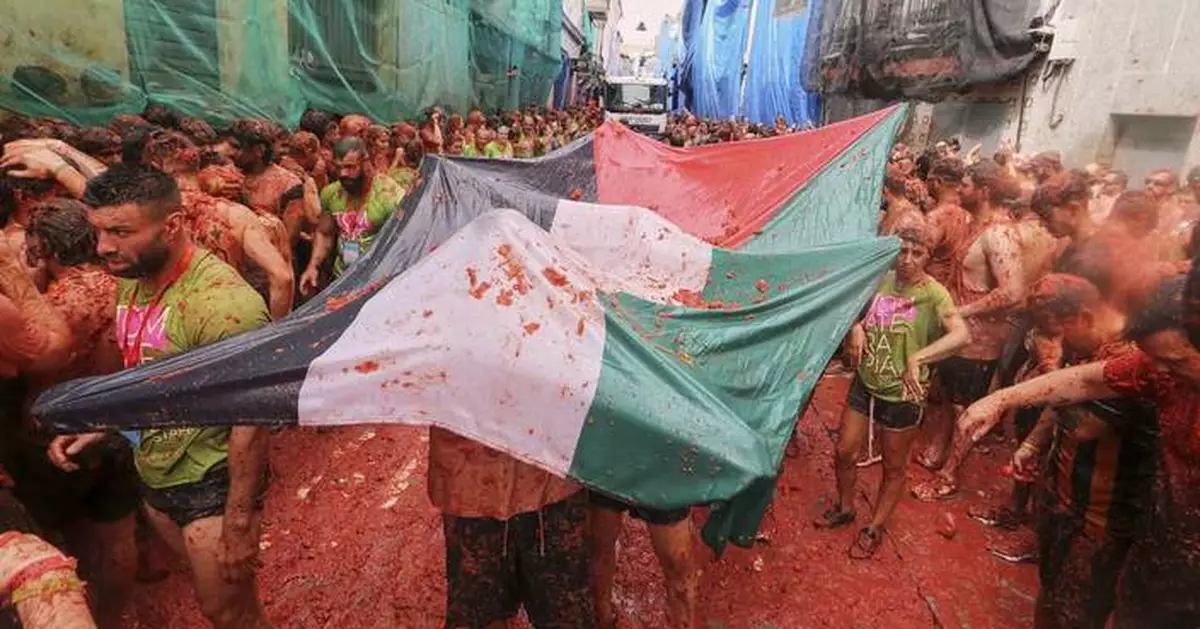 Tons of overripe tomatoes become projectiles in Spain's ‘Tomatina’ food fight