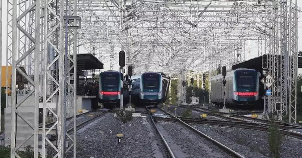 Officials in Mexico investigate switch failure in tourist train derailment