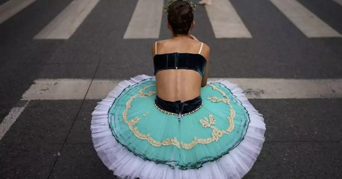 Photos show ballerinas taking center stage on Bucharest’s iconic avenue Calea Victoriei