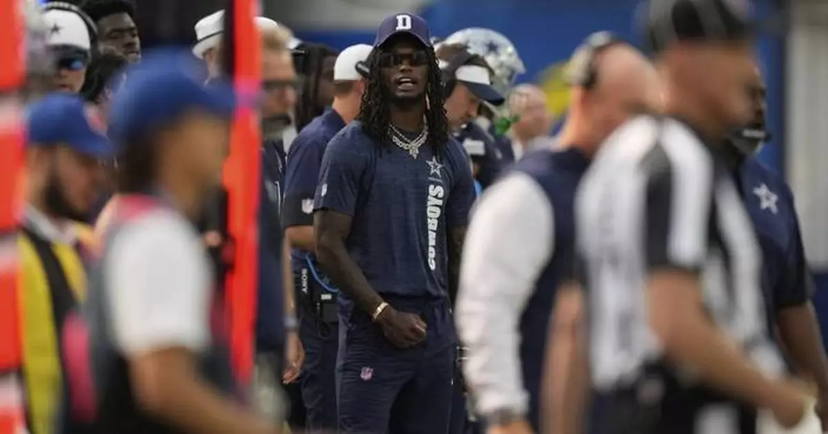 CeeDee Lamb takes big hit from sprinting official while WR is in street clothes on the sideline