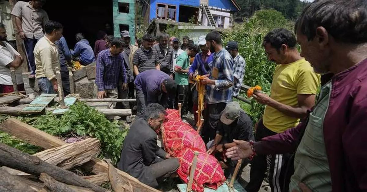 Photos of mourners and searches for the missing from flash floods in Pakistan and India