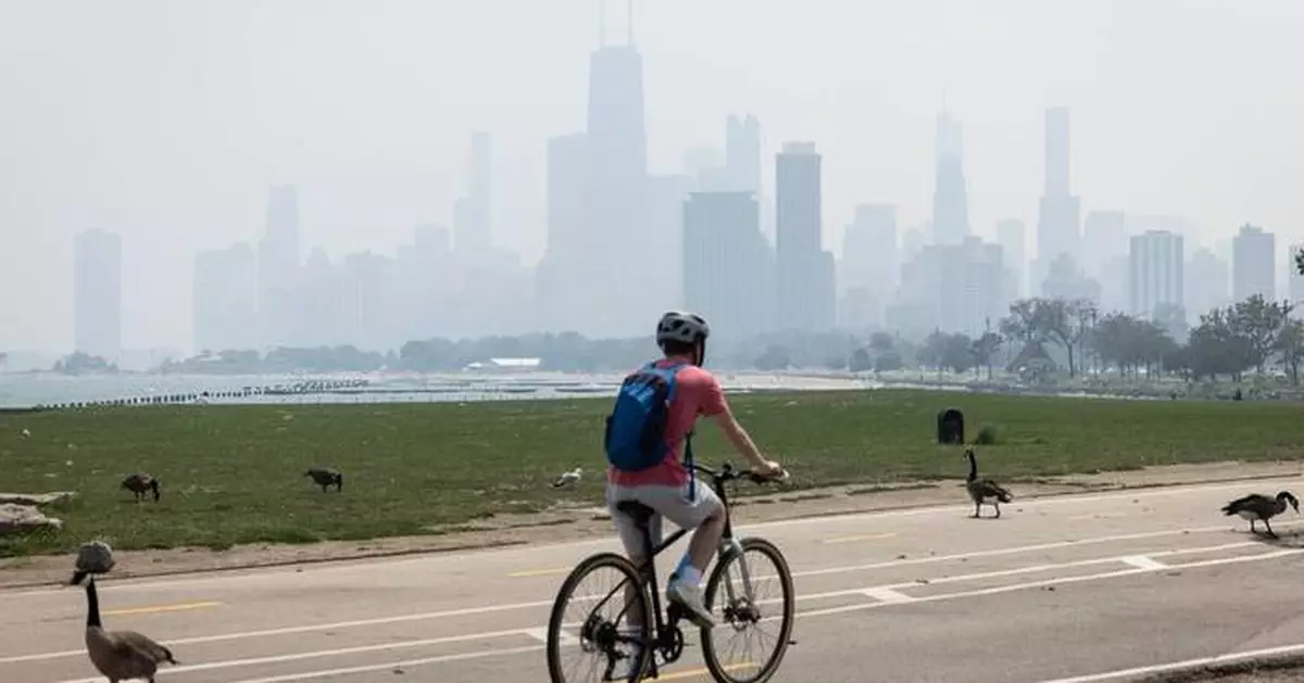 Smoke from Canadian wildfires brings unhealthy air to large swaths of the Midwest