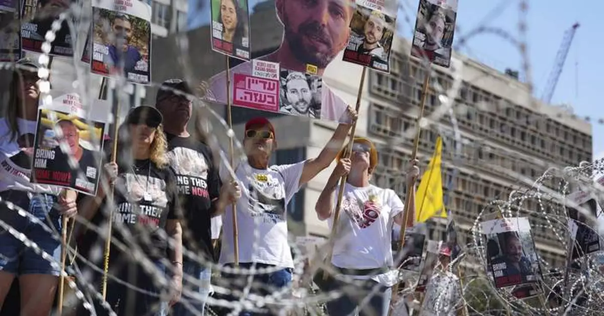 Israeli minister prays at flashpoint holy site as officials say 33 aid-seekers killed in Gaza
