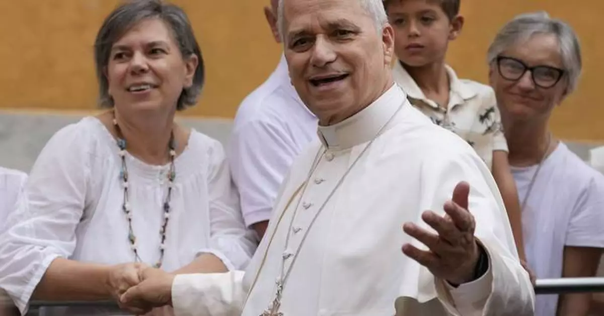 Pope Leo XIV celebrates Mass for local homeless people, invites them to lunch at summer villa