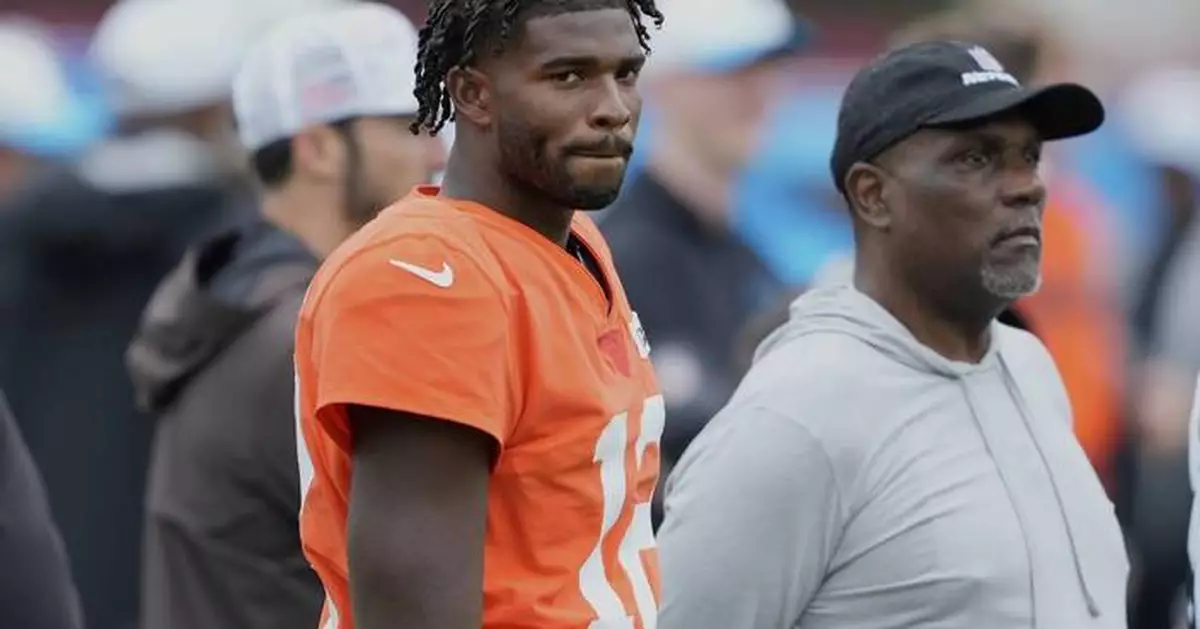 Browns rookie Shedeur Sanders throws 2 TD passes in first half of NFL preseason debut vs Panthers