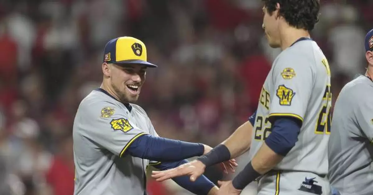 Monasterio's 3-run blast in 11th inning sets Brewers' record