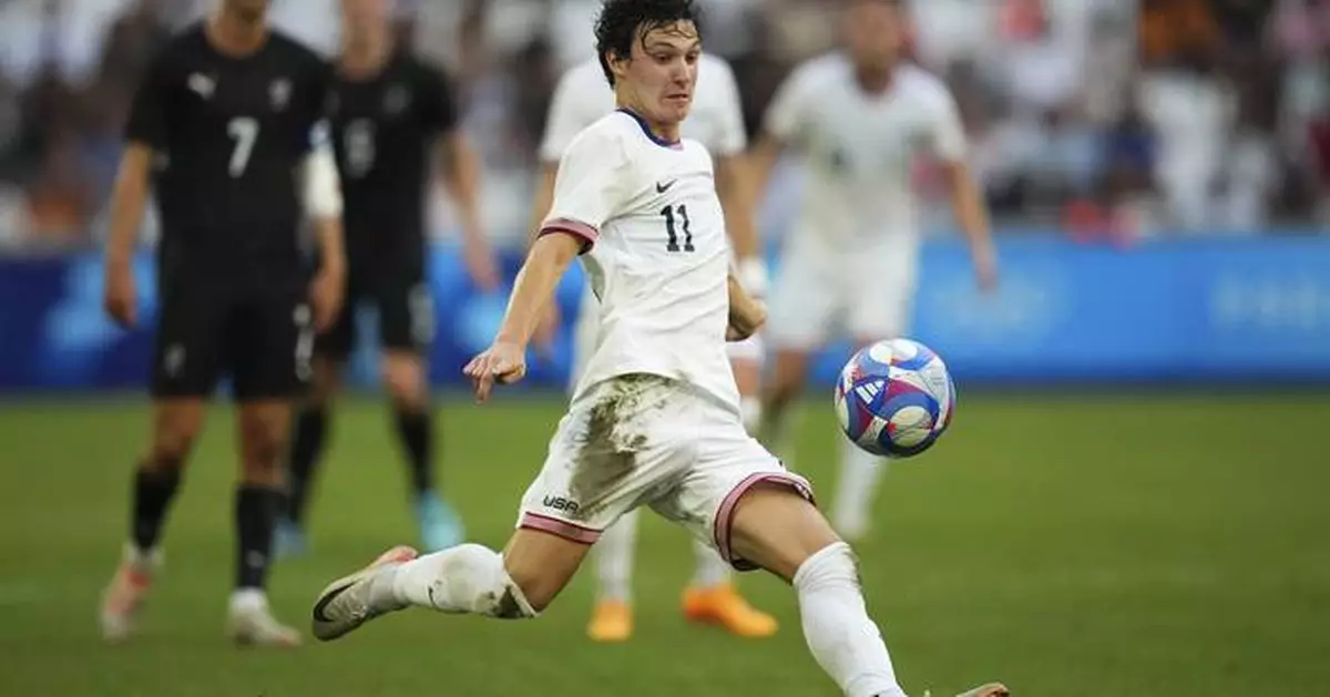 Rapids sign US national team midfielder Paxten Aaronson from Eintracht Frankfurt on 5-year deal