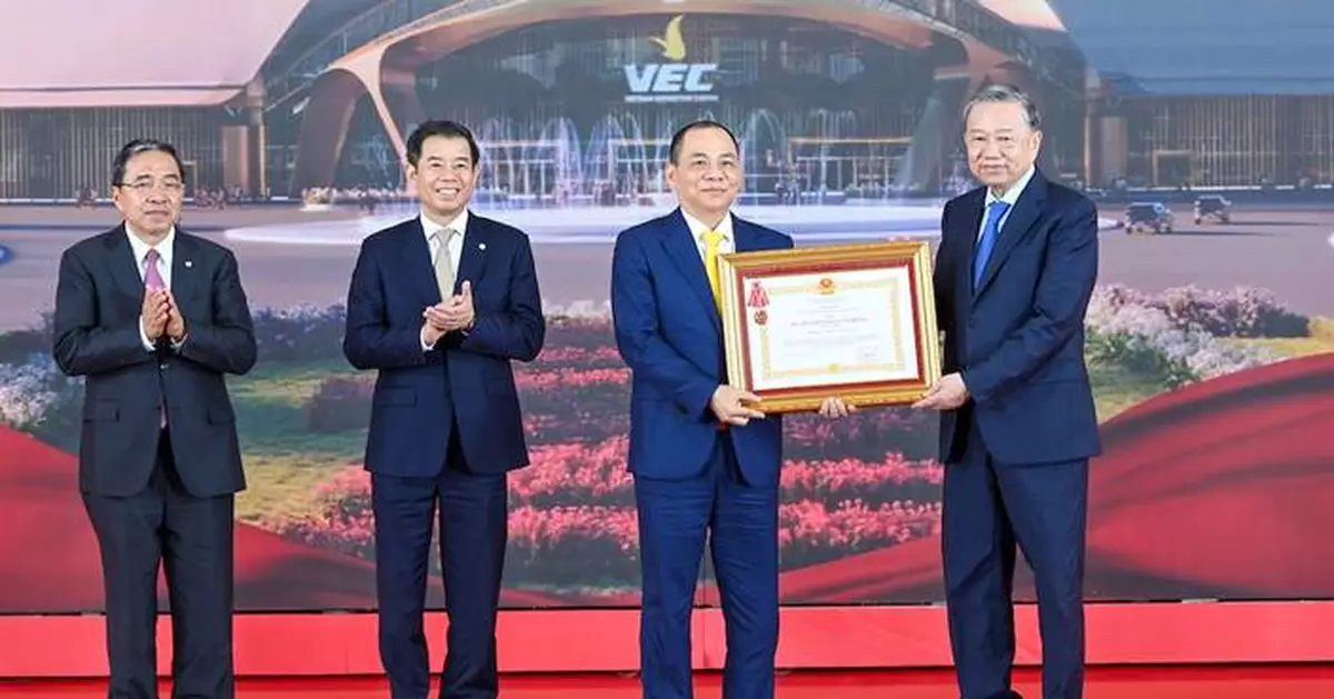 Vingroup awarded first-class labor order for outstanding achievements in developing the National Exhibition Fair Center