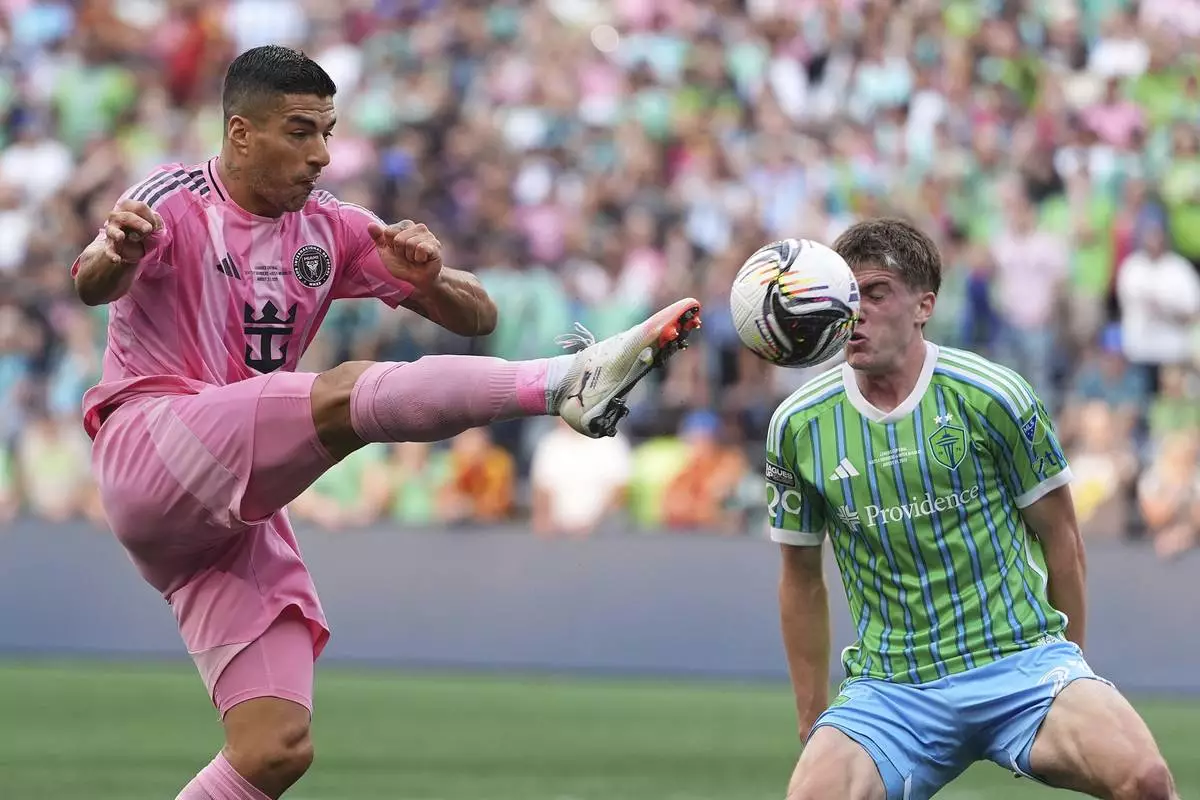 Inter Miami forward Luis Suárez, left, can't tip the ball past Seattle Sounders midfielder Reed Baker-Whiting, right, near the goal during the first half of a Leagues Cup final soccer match Sunday, Aug. 31, 2025, in Seattle. (AP Photo/Lindsey Wasson)