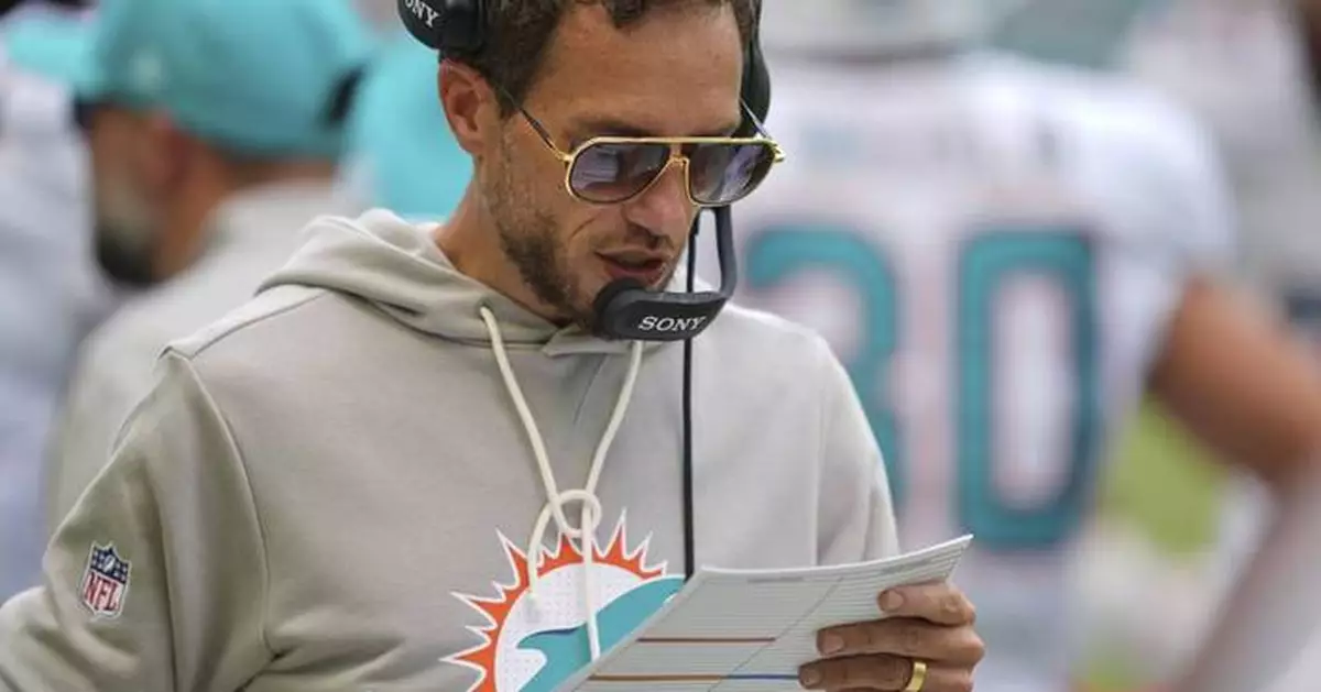 Dolphins players back coach Mike McDaniel as he faces mounting pressure amid 0-2 start