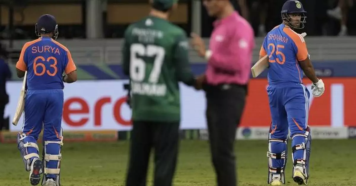 No handshakes between India and Pakistan players as political tension spills onto cricket field