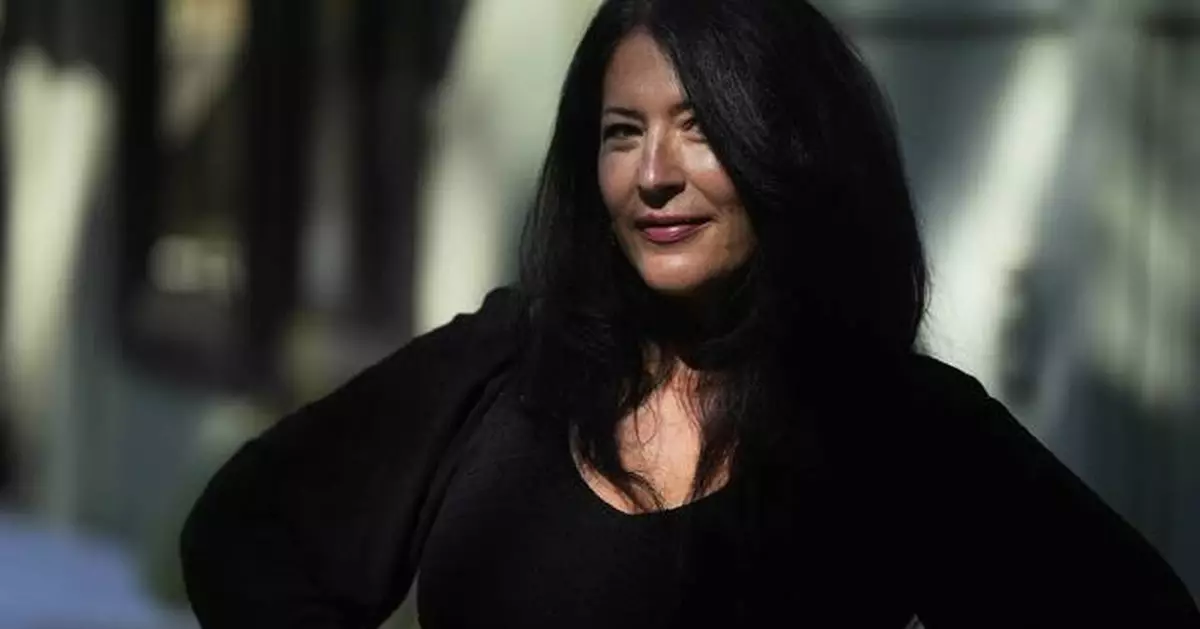 Former poet laureate Ada Limón says artists must band together during 'dangerous times'