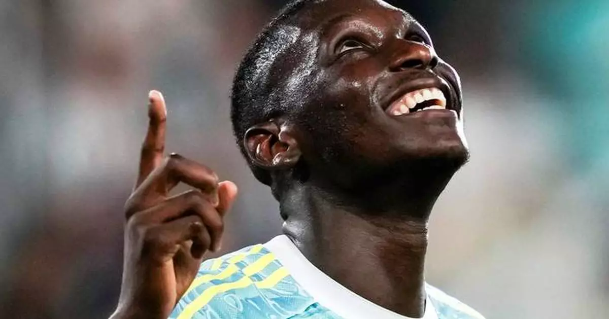 Tottenham signs France striker Kolo Muani on loan from PSG