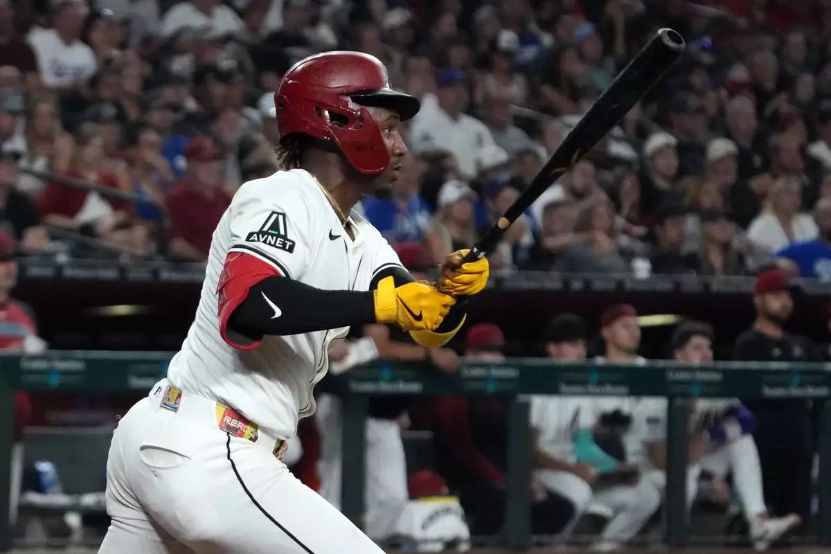 Perdomo hits game-winning single in 9th to keep D-backs in NL wild