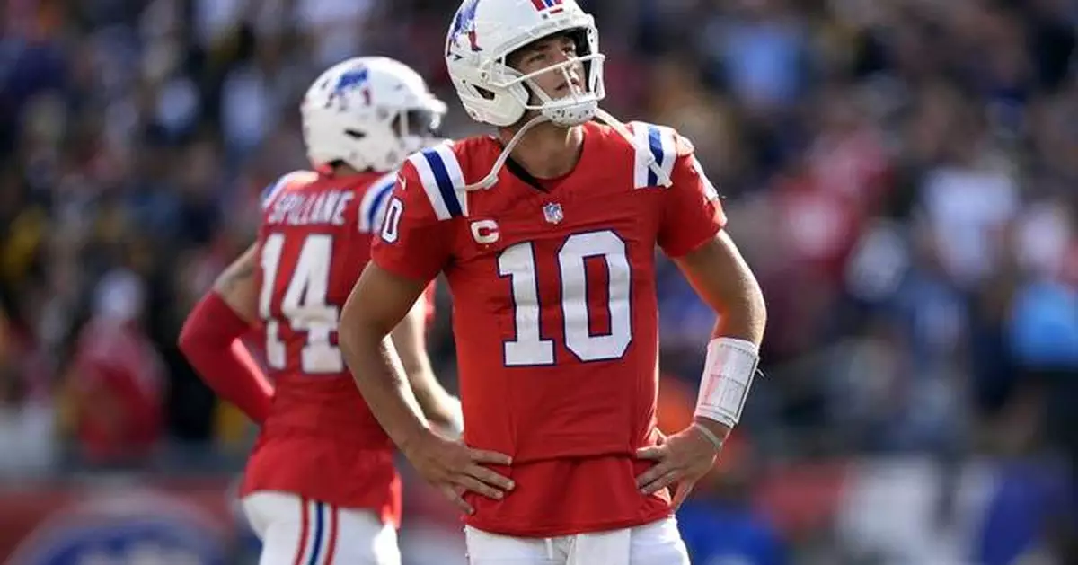 Patriots beat themselves with 5 turnovers vs. Steelers, including 2 near the end zone